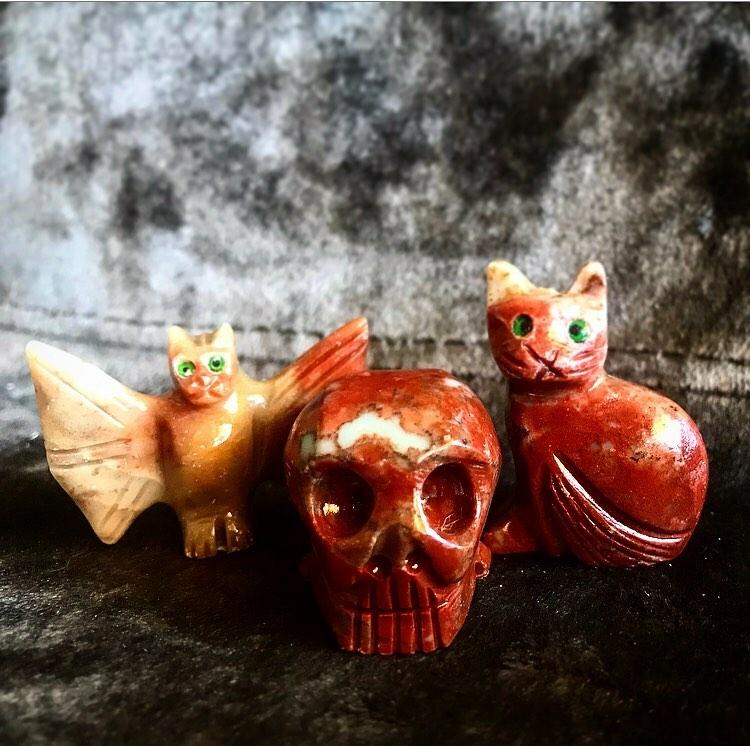 <img src="crystals.png" alt="cat-and-skull-crystals">